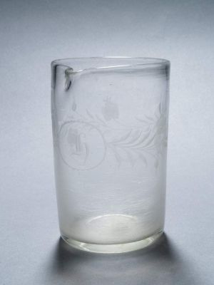 MUO-006888: Čaša s izljevom: čaša s izljevom