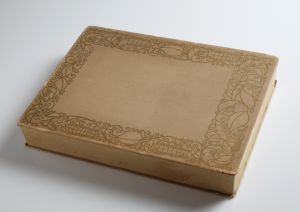 MUO-012972: Kutija s poklopcem: kutija s poklopcem