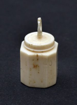 MUO-009783/20: spremnica: minijaturni predmet