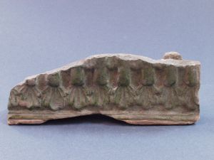 MUO-039813: Fragment vijenca peći: fragment vijenca peći