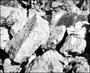 MUO-040510: Gromade kamena: fotografija
