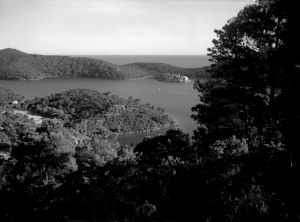 MUO-051219: Pogled na otok sv. Marije: negativ