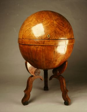 DIJA-1189: stolić u obliku globusa