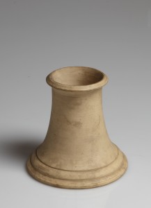 MUO-004169/05: Stalak (imitacija klasične keramike): stalak