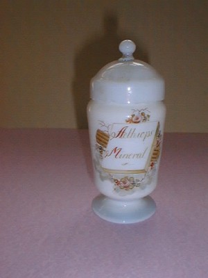 MUO-000877: Apotekarska čaša s poklopcem: apotekarska čaša s poklopcem