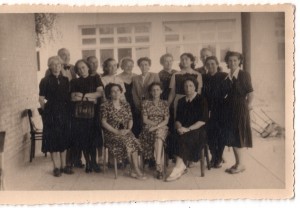 MUO-055975/12: Nastavnički zbor XIII. osnovne škole 1949 / 50: fotografija