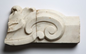 MUO-002819/01: Fragment: oltarna ornamentika
