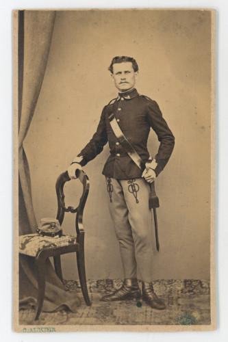 MUO-008346/11: Portret časnika: fotografija