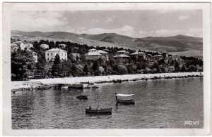 MUO-040858: Novi Vinodolski - Panorama s čamcima: razglednica