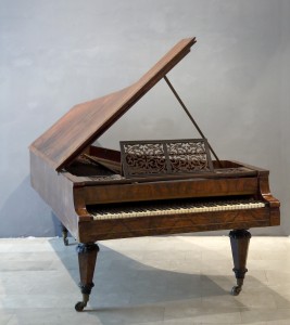 MUO-017798: Klavir: klavir