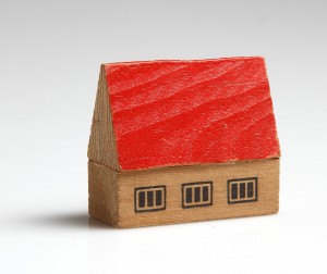 MUO-056058/02: Kućica s crvenim krovom: igračka