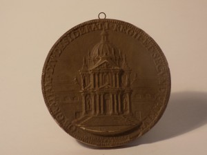 MUO-004001: Votivna medalja s crkvom Val de Grace: reljef