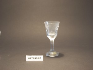 MUO-017150/07: Čašica za žestoko piće: čašica