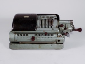 MUO-026047: Triumphator CRN2 305420: stroj za računanje