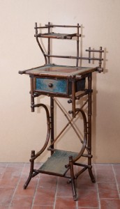 MUO-014635: Stolić za šivanje: stolić za šivanje