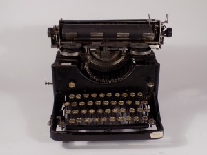 MUO-026052: URANIA: pisaći stroj