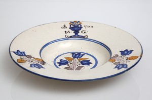 MUO-031659: Dekorativni tanjur: dekorativni tanjur