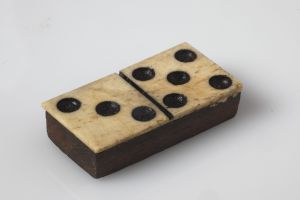 MUO-051650/27: Domino: pločica za domino