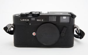MUO-046466: Leica M 4-2: fotoaparat