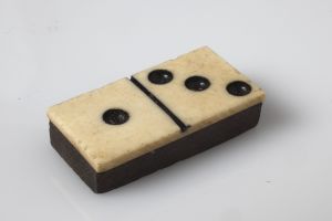 MUO-051650/12: Domino: pločica za domino