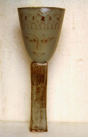 MUO-050300: Vaza - žena: keramoskulptura