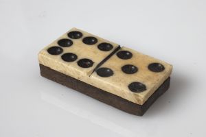 MUO-051650/38: Domino: pločica za domino