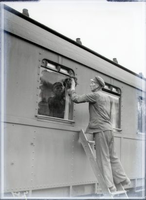 MUO-042010: Pranje prozora vagonaških: negativ