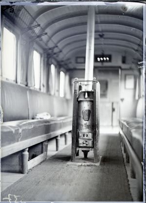 MUO-041931: U vlaku - peć: negativ