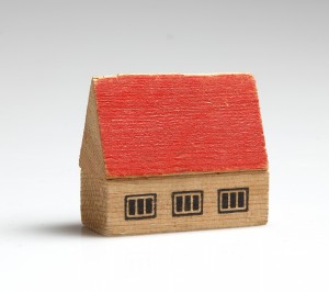 MUO-056058/03: Kućica s crvenim krovom: igračka