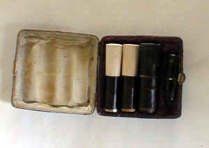 MUO-006600: Garnitura cigaretnika (u etuiju): garnitura cigaretnika