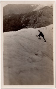 MUO-008745/319: Švicarska - Muškarac na snijegu: razglednica