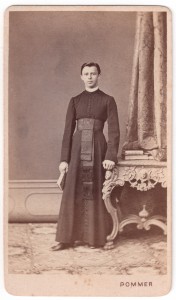 MUO-036600: Mladi svećenik: fotografija
