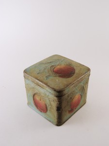 MUO-030367: Kutija s poklopcem: kutija s poklopcem