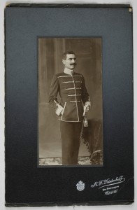 MUO-056120: Portret muškarca u vojnoj uniformi: fotografija