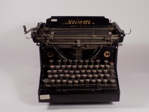 MUO-015723: Olivetti M20: pisaći stroj