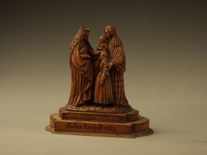MUO-000284: Sv. Uršula: figuralna grupa : minijaturna rezbarija
