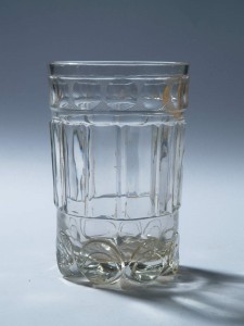 MUO-018689/01: Čaša u slamnatoj spremnici s poklopcem: čaša