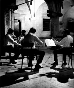 MUO-048836: Violinistički kvartet u atriju Kneževa dvora - Dubrovnik: fotografija