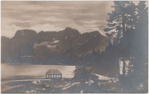 MUO-008745/1544: Planinski pejsaž s jezerom: razglednica