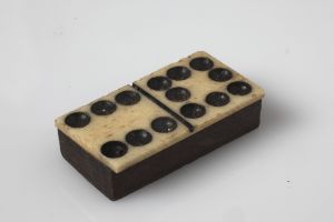 MUO-051650/42: Domino: pločica za domino