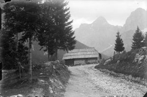 MUO-051321: Planinarski dom u Julijskim Alpama: negativ