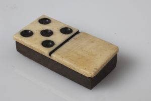 MUO-051650/06: Domino: pločica za domino