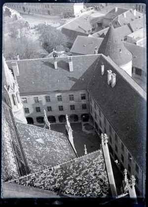 MUO-041350: Nadbiskupski dvor - pogled s tornja: negativ