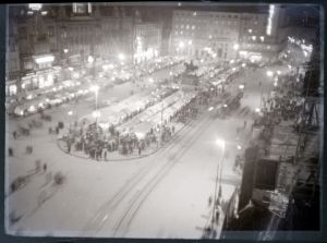 MUO-041776: Jelačićev trg za vrijeme božićnog sajma: negativ