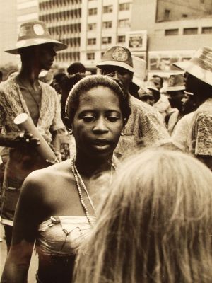 MUO-035651: Portret u vrevi karnevala, Rio de Janeiro, 1971. 1971.: fotografija