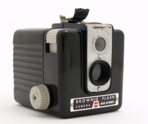 MUO-046278: Kodak Brownie Flash Camera: fotoaparat
