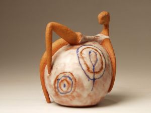 MUO-050285: Igra s loptom: keramoskulptura