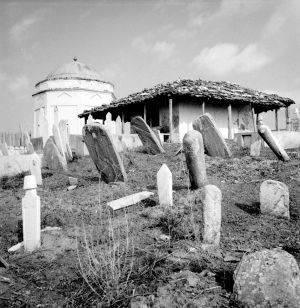 MUO-035157/173: Muslimansko groblje s nišanima: negativ
