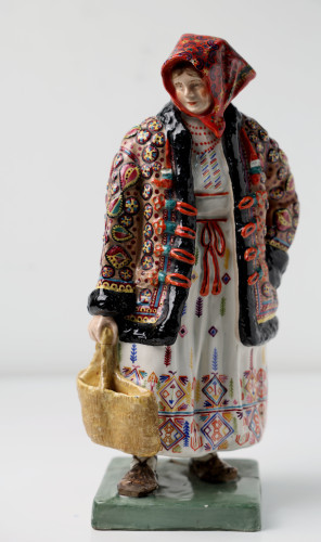 MUO-061552: Figura žene u narodnoj nošnji (Brezovica): figura