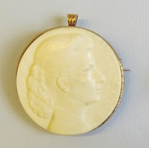 MUO-045854/01: Medaljon: medaljon